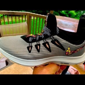 Daughters gym sneakers